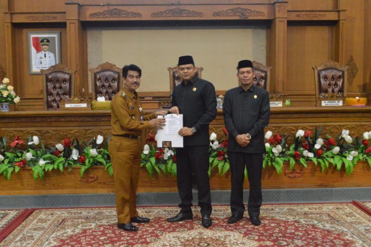 Pj Bupati Drs Raden Najmi Hadiri Rapat DPRD Kabupaten Muaro Jambi