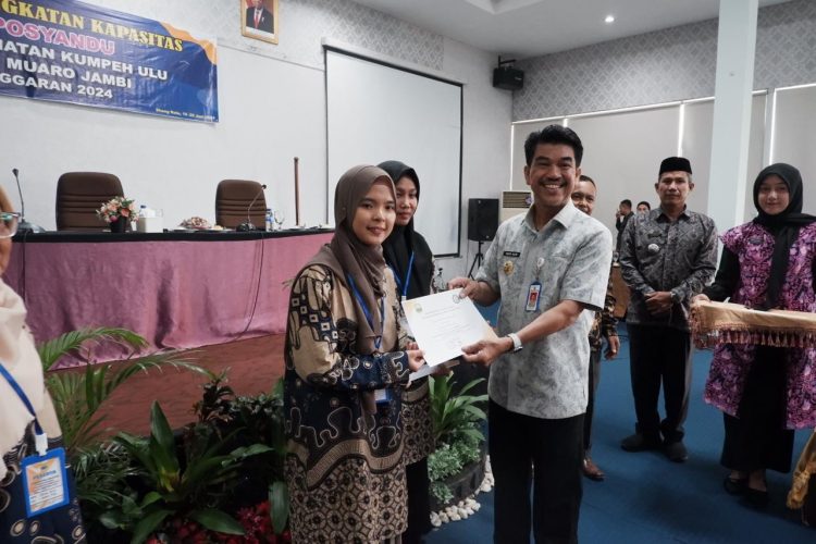 Pj Bupati Muaro Jambi Secara Resmi Tutup Pelatihan Kader Posyandu Desa Se-Kecamatan Kumpeh Ulu