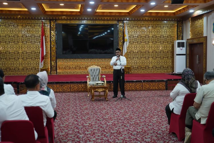 Pimpin Rapat Perdana, Pjs. Gubernur Sudirman Pastikan Pembangunan dan Pelayanan Masyarakat Tetap Berjalan