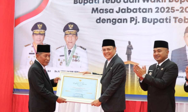 Hadiri Sertijab, Wagub Sani Harap Bupati dan Wakil Bupati Tebo Susun Program Kerja Sesuai dengan Kebutuhan Masyarakat