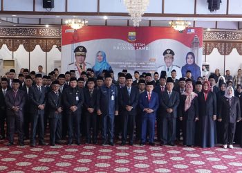 Lantik Kepala Sekolah dan Pejabat Fungsional, Gubernur Al Haris Dorong Maksimalkan Program Pengembangan SDM