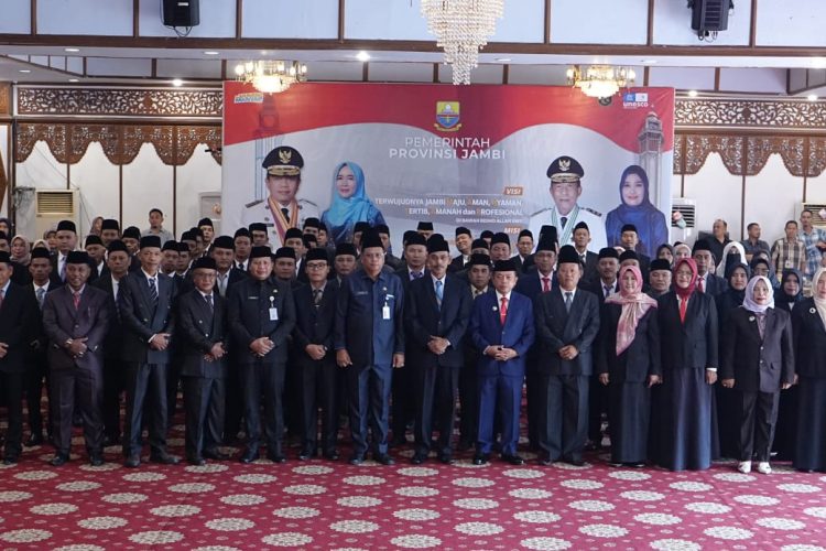 Lantik Kepala Sekolah dan Pejabat Fungsional, Gubernur Al Haris Dorong Maksimalkan Program Pengembangan SDM