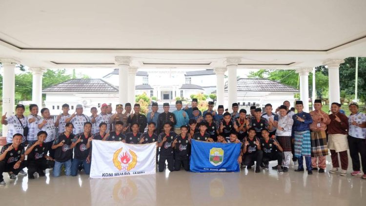 Sekda Muaro Jambi Lepas Tim Kesebelasan Bertanding di Gubernur Cup