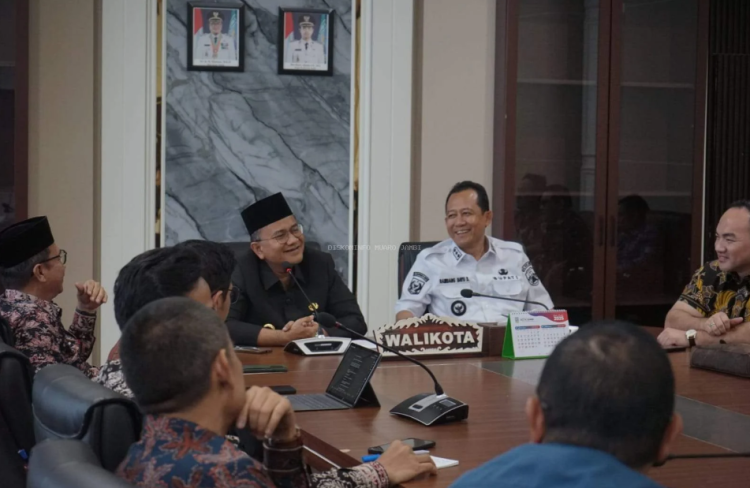 Bupati Muaro Jambi Hadiri Rapat Internal Terkait Pengolahan Sampah Bersama Walikota Jambi