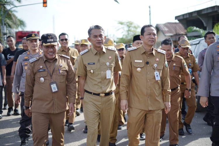 Pemkab Muaro Jambi Lakukan Sidak ke Pasar Guna Memantau Harga Bahan – Bahan Pokok Jelang Hari Raya Idul Fitri