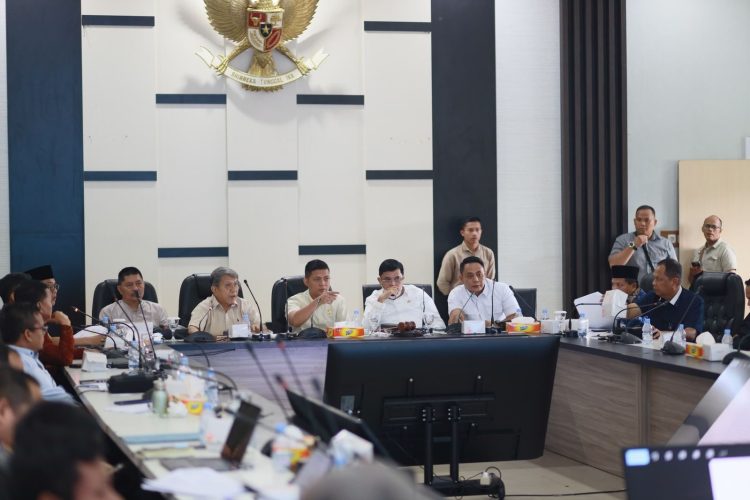 Ketua DPRD Jambi M.Hafiz Pimpin Rapat bersama Asosiasi Honorer Se Provinsi Jambi