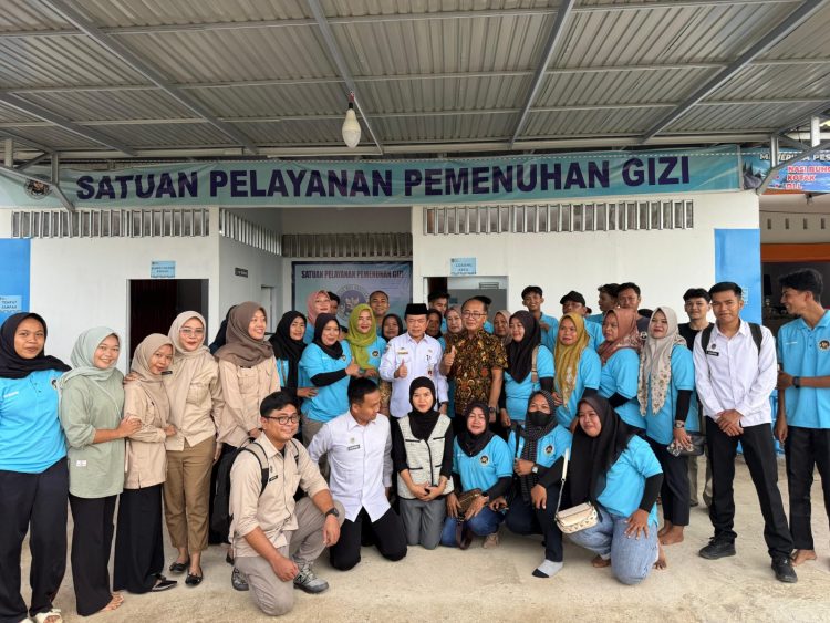 Tinjau SPPG di Pemayung, Gubernur Al Haris Minta Beli Bahan Pokok di Jambi Agar Perputaran Ekonomi Semakin Meningkat   