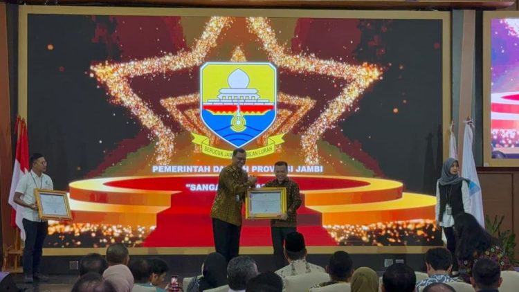 Gubernur Al Haris Raih Penghargaan Akreditasi Kearsipan Tingkat Nasional, Dengan Kategori “Sangat Memuaskan”